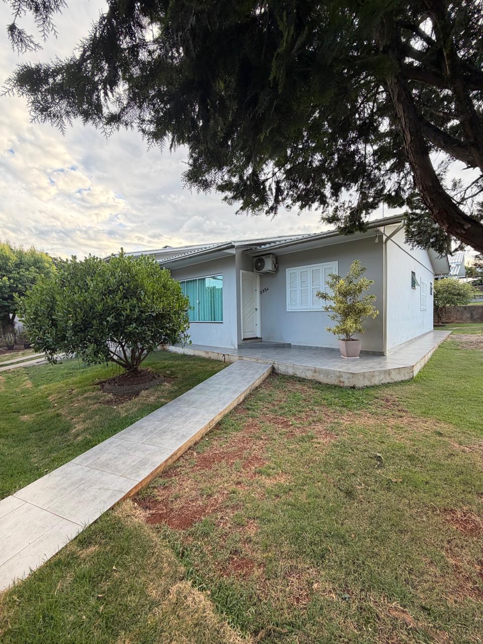 Casa de esquina a venda. 